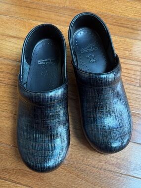 Dansko Professional Black Iridescent Metallic Woven Leather Clogs size 36/5.5-6